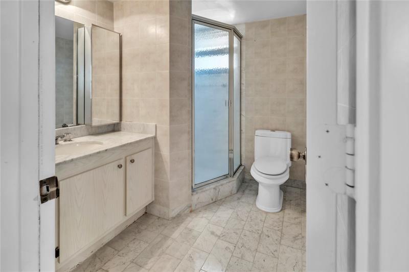 Image 22 of 60 For 2401 Ocean Dr  505
