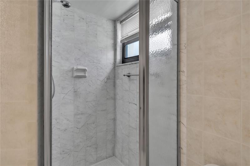 Image 23 of 60 For 2401 Ocean Dr  505