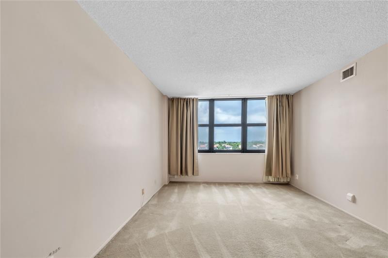 Image 25 of 60 For 2401 Ocean Dr  505