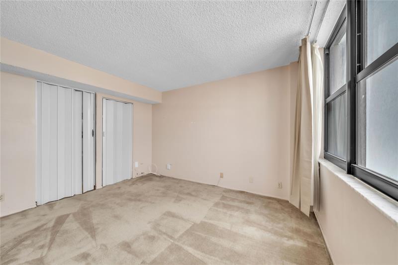Image 26 of 60 For 2401 Ocean Dr  505