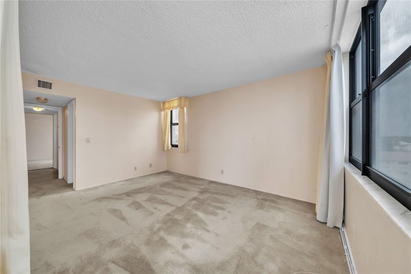 Image 27 of 60 For 2401 Ocean Dr  505