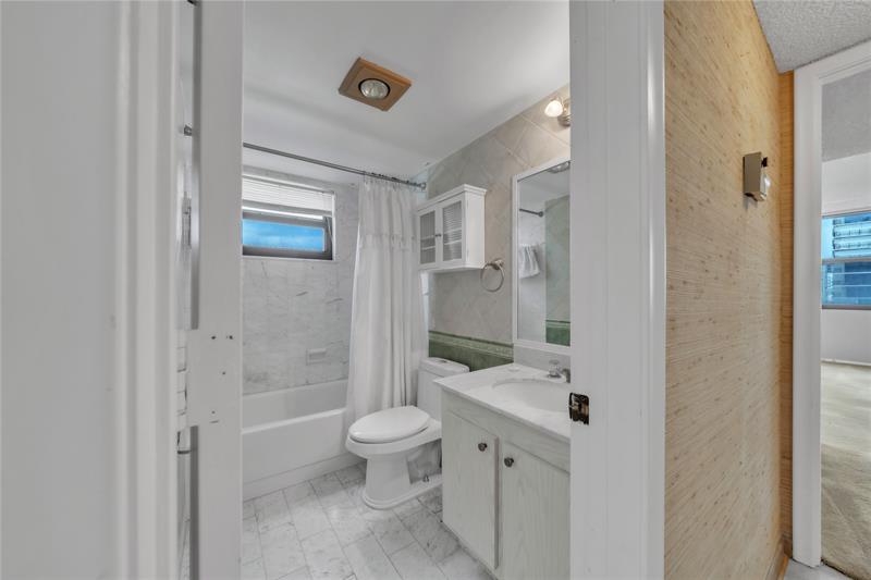 Image 30 of 60 For 2401 Ocean Dr  505