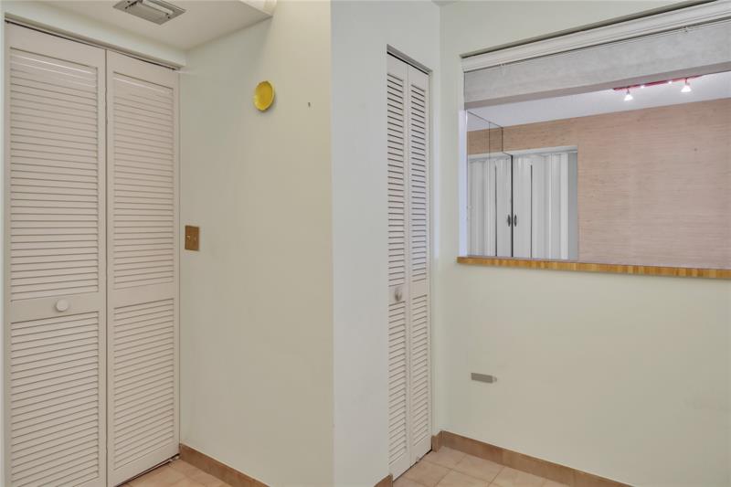 Image 35 of 60 For 2401 Ocean Dr  505