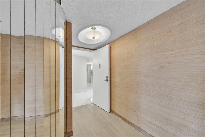Image 36 of 60 For 2401 Ocean Dr  505