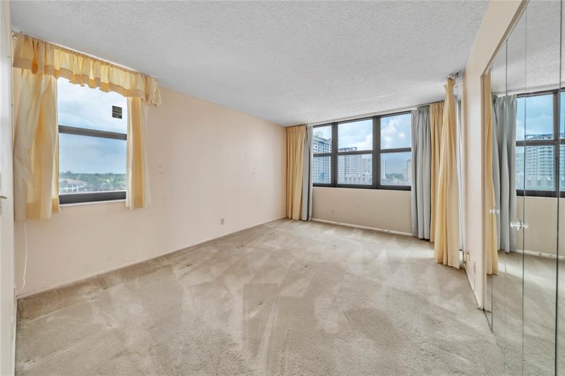 Image 5 of 60 For 2401 Ocean Dr  505