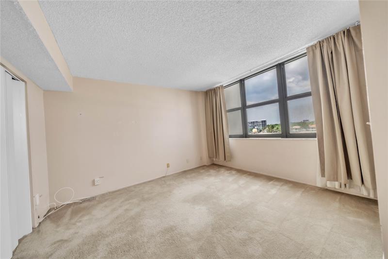 Image 7 of 60 For 2401 Ocean Dr  505