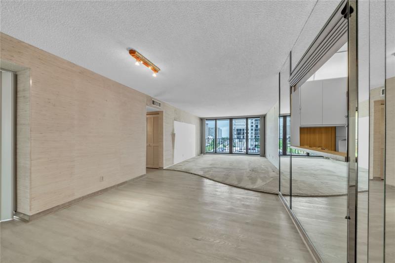Image 8 of 60 For 2401 Ocean Dr  505