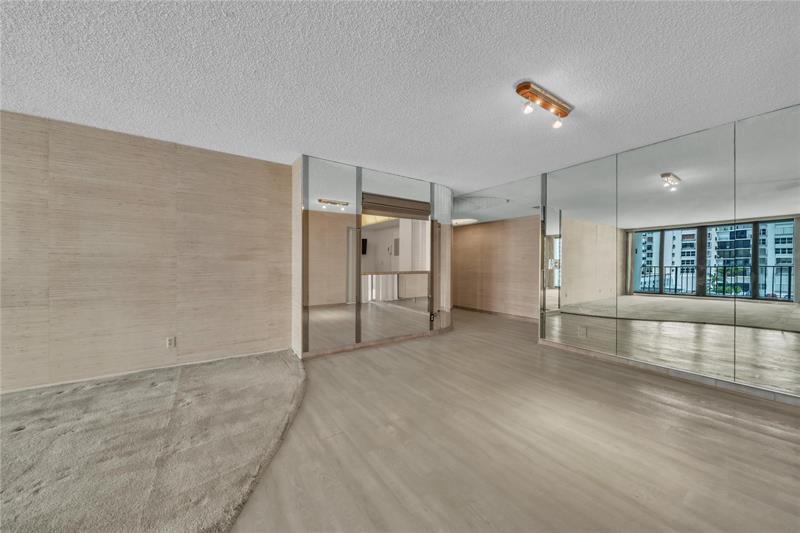 Image 9 of 60 For 2401 Ocean Dr  505