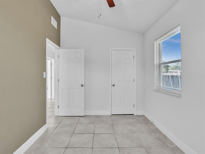 Image 19 of 39 For 525 10th Ave