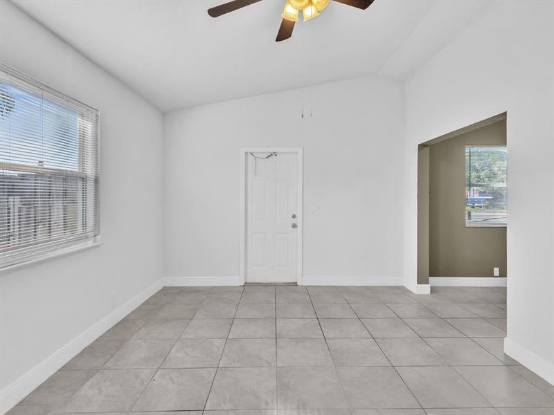 Image 7 of 39 For 525 10th Ave