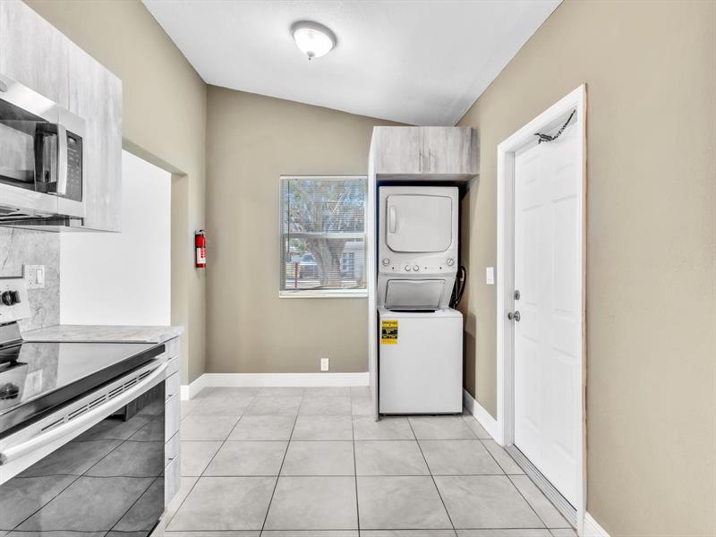 Image 9 of 39 For 525 10th Ave