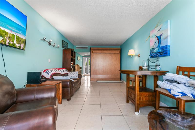 Image 10 of 13 For 2508 Bay Dr  209