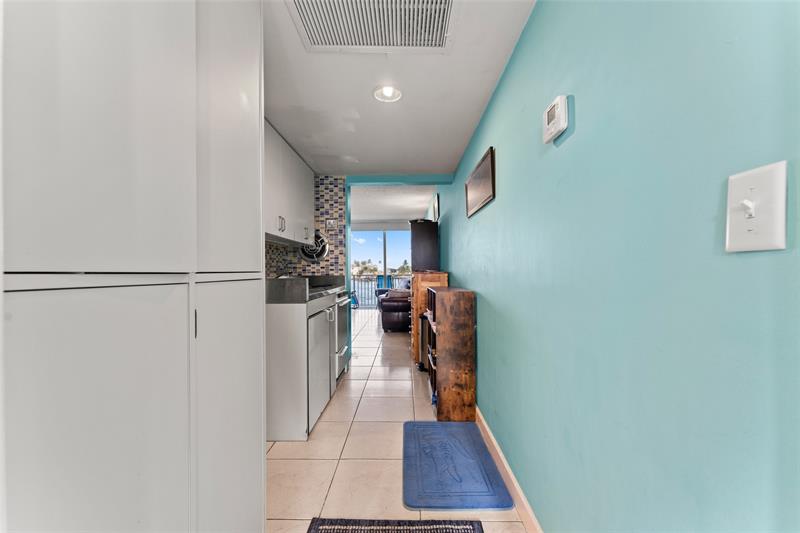 Image 7 of 13 For 2508 Bay Dr  209