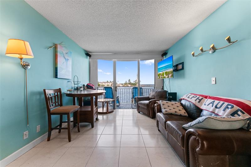 Image 9 of 13 For 2508 Bay Dr  209