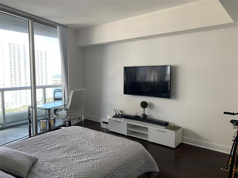 Image 11 of 15 For 495 Brickell Ave  2308