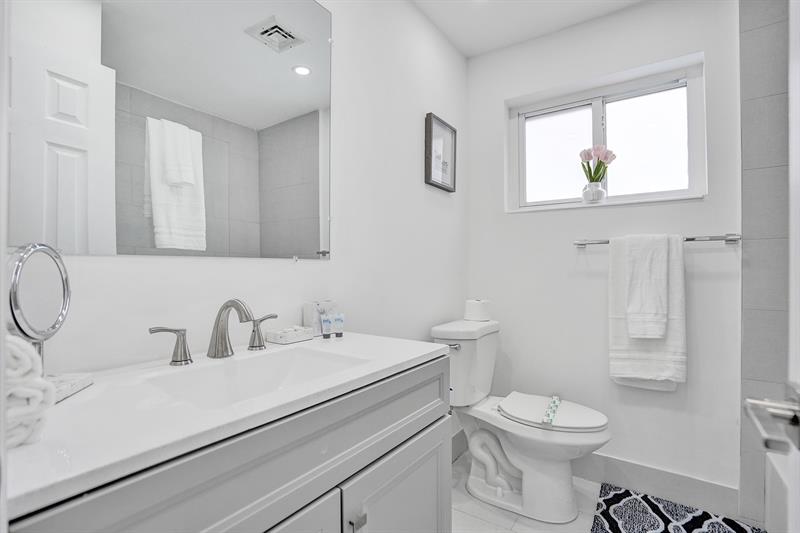 Image 17 of 24 For 2114 42nd Ave