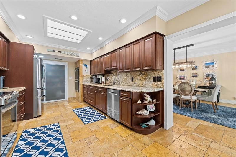Image 23 of 37 For 804 Southlake Dr