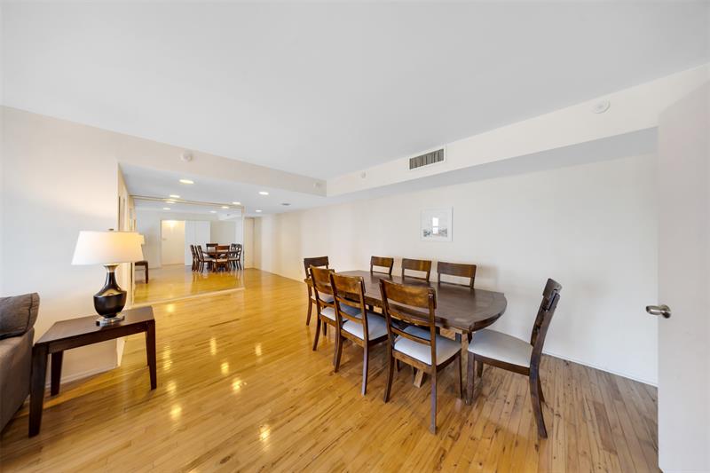 Image 10 of 33 For 18181 31st Ct  804
