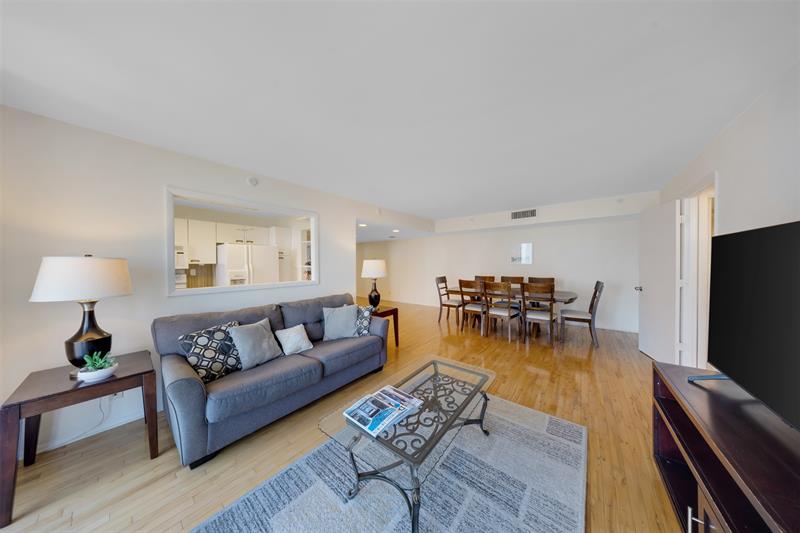 Image 11 of 33 For 18181 31st Ct  804