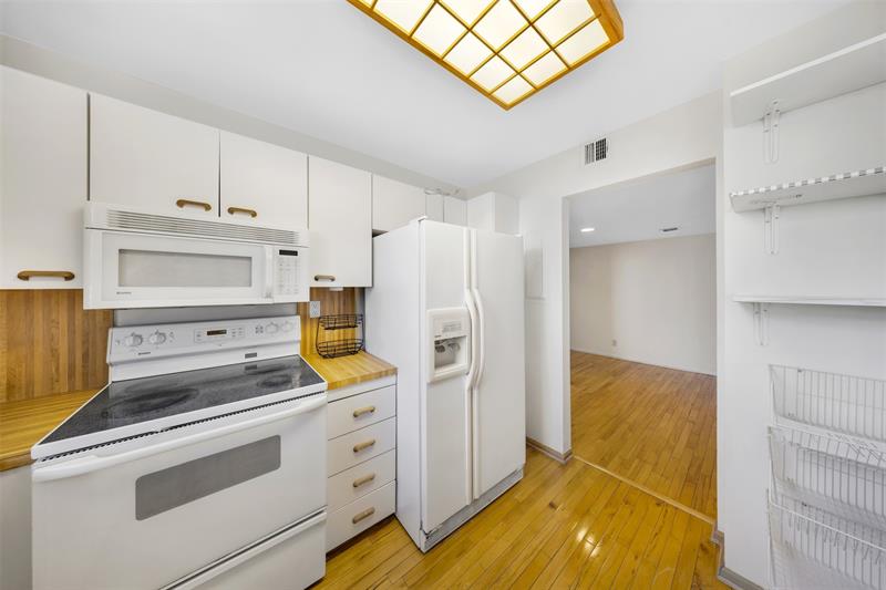 Image 15 of 33 For 18181 31st Ct  804