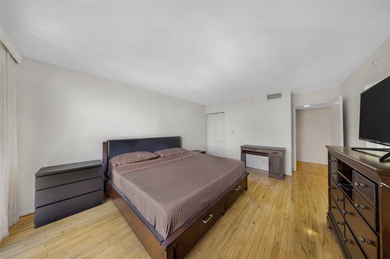 Image 20 of 33 For 18181 31st Ct  804