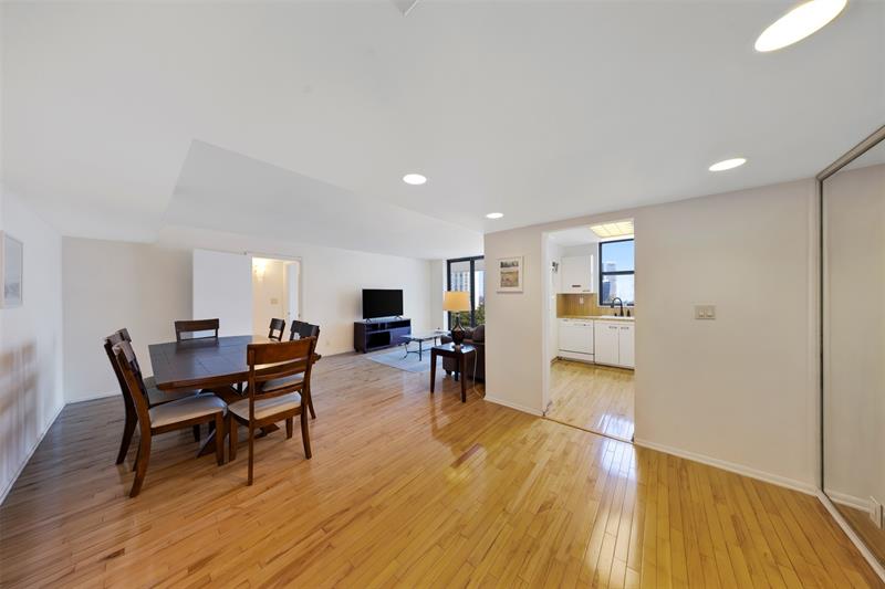 Image 3 of 33 For 18181 31st Ct  804