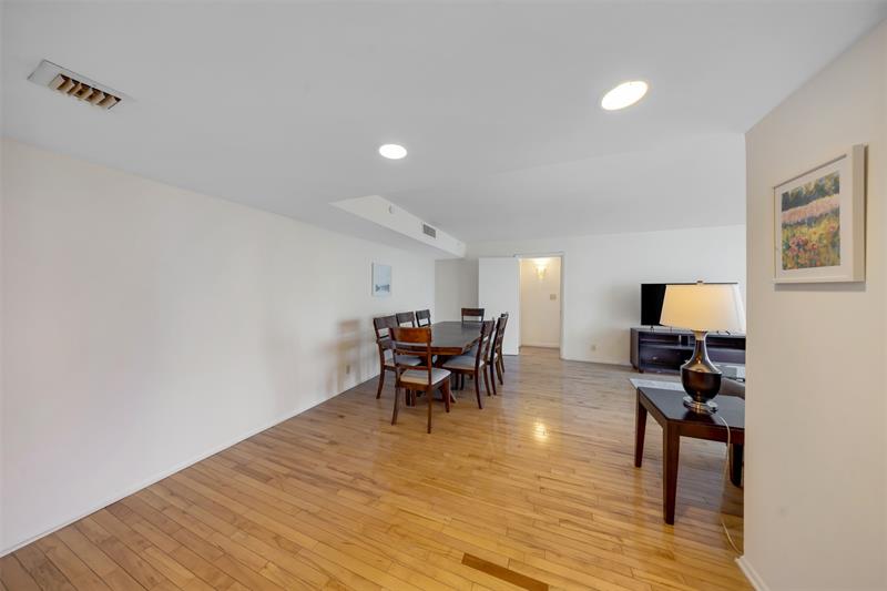 Image 5 of 33 For 18181 31st Ct  804