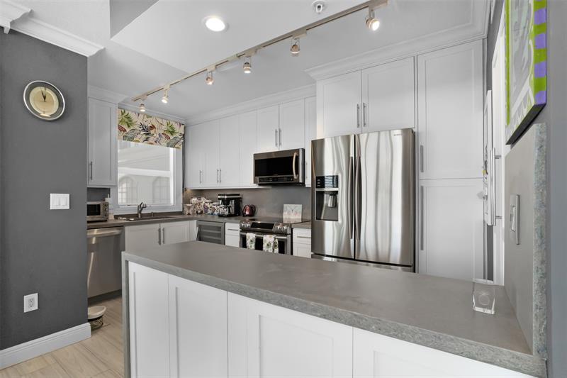 Image 14 of 53 For 600 Las Olas Blvd  602s