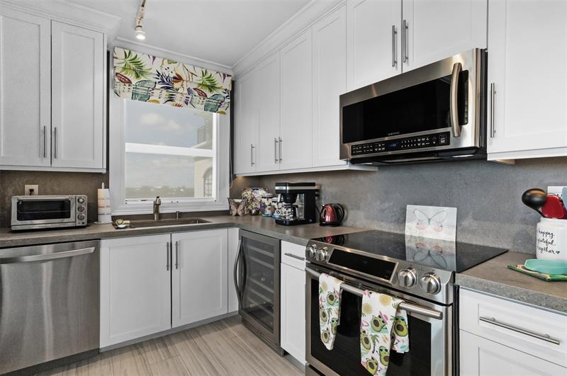 Image 16 of 53 For 600 Las Olas Blvd  602s