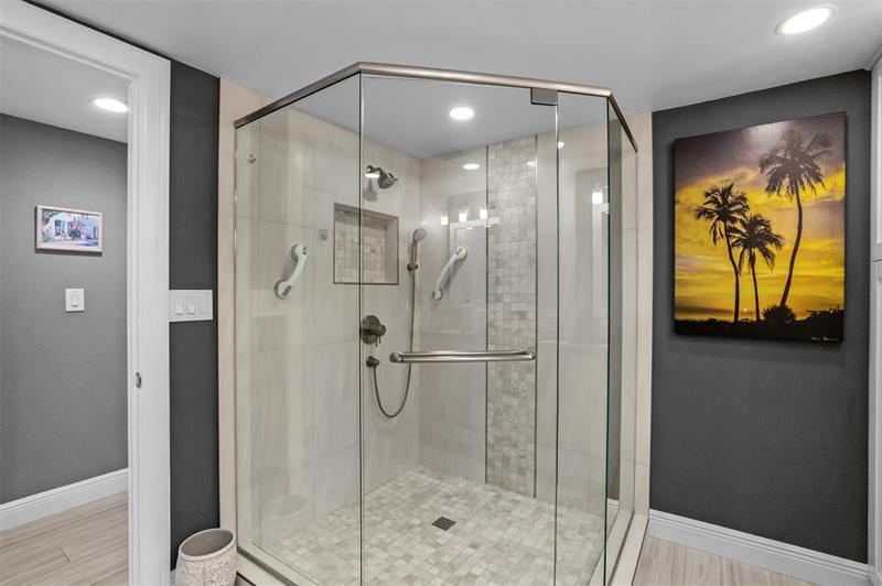 Image 25 of 53 For 600 Las Olas Blvd  602s