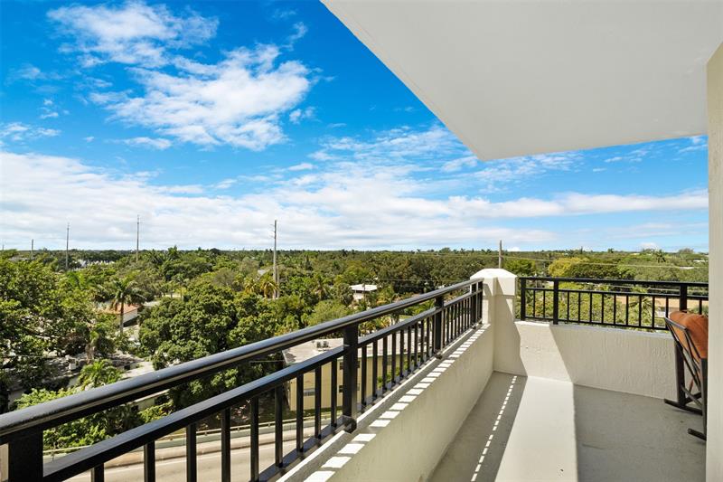 Image 36 of 53 For 600 Las Olas Blvd  602s