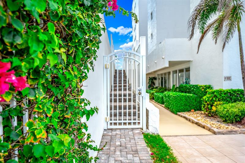 Image 15 of 26 For 3581 Ocean Boulevard  3b