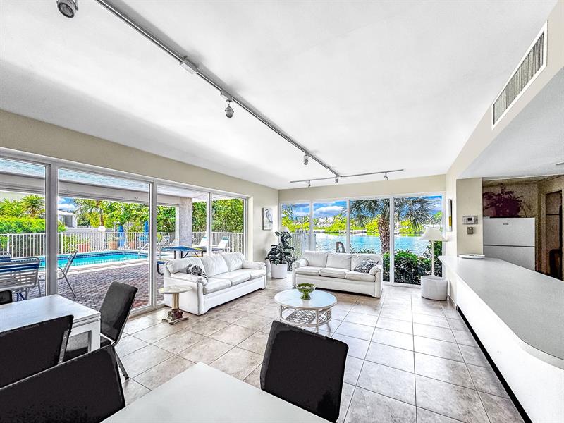 Image 17 of 26 For 3581 Ocean Boulevard  3b