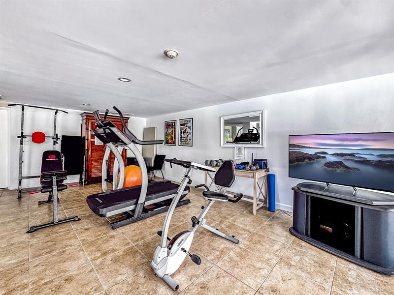 Image 19 of 26 For 3581 Ocean Boulevard  3b
