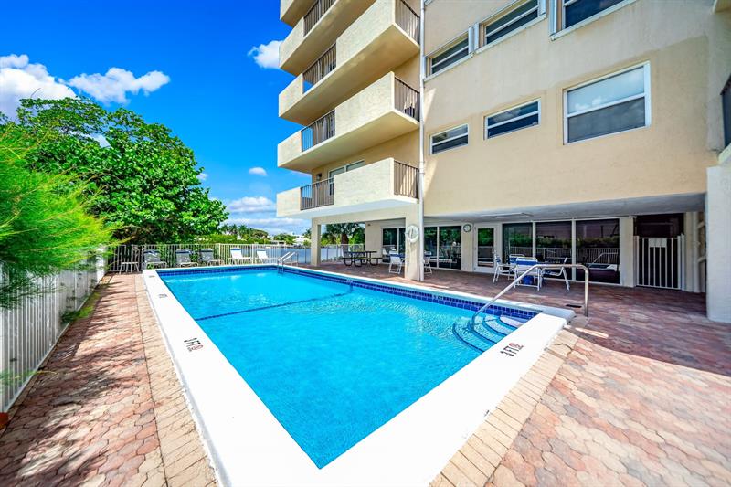 Image 21 of 26 For 3581 Ocean Boulevard  3b