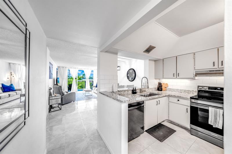 Image 5 of 26 For 3581 Ocean Boulevard  3b