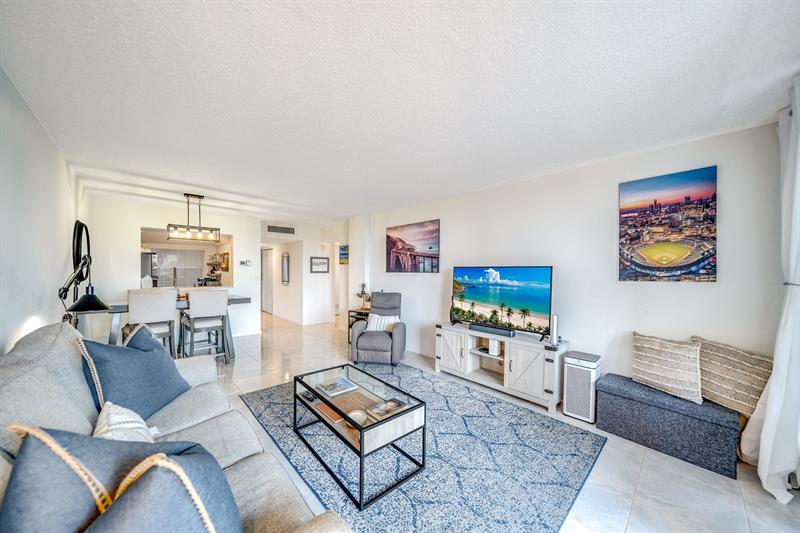 Image 6 of 26 For 3581 Ocean Boulevard  3b