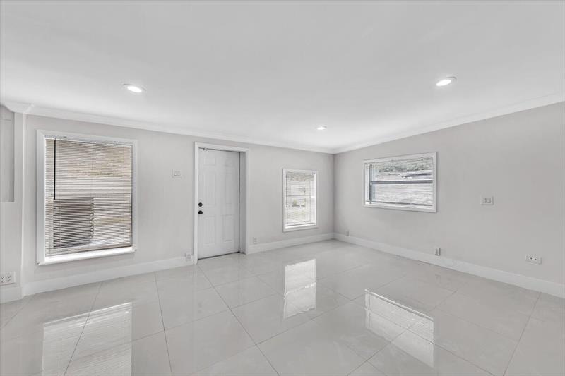 Image 14 of 27 For 700 3rd Avenue