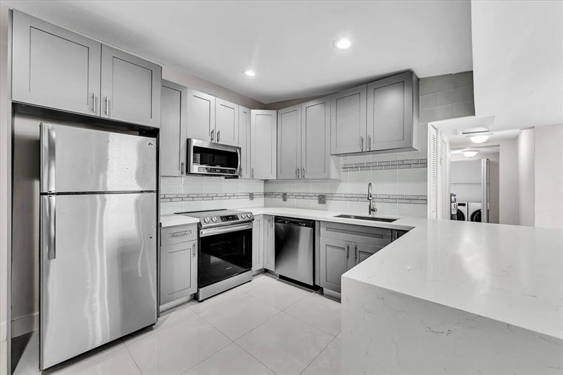 Image 6 of 27 For 700 3rd Avenue