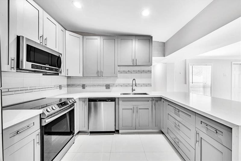 Image 7 of 27 For 700 3rd Avenue