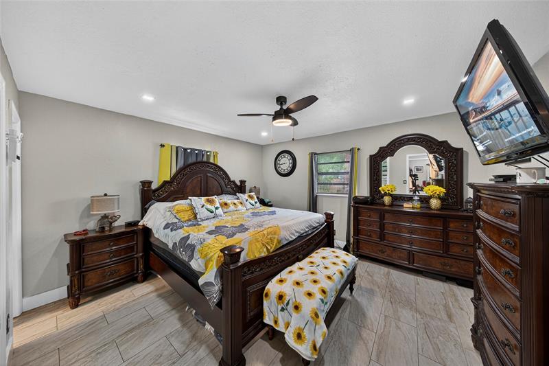 Image 10 of 22 For 640 28th Way