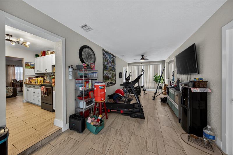 Image 17 of 22 For 640 28th Way
