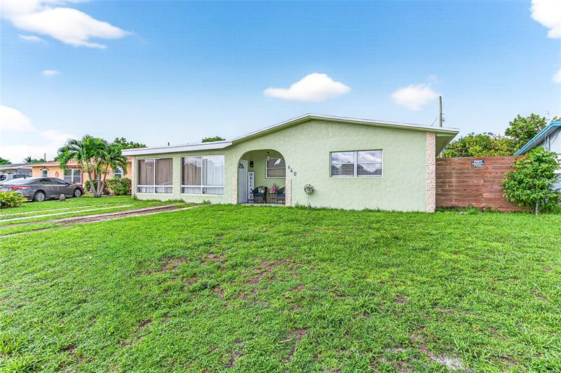 Image 2 of 22 For 640 28th Way