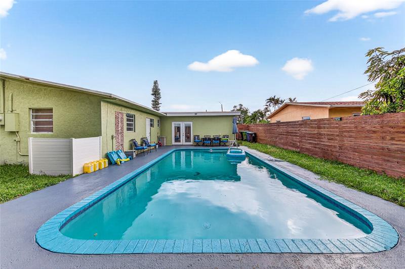 Image 3 of 22 For 640 28th Way
