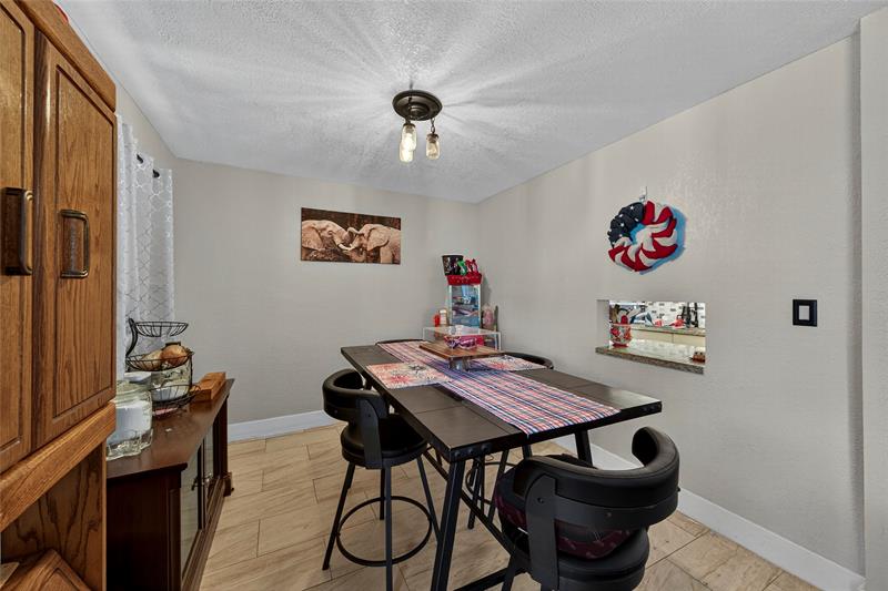 Image 7 of 22 For 640 28th Way