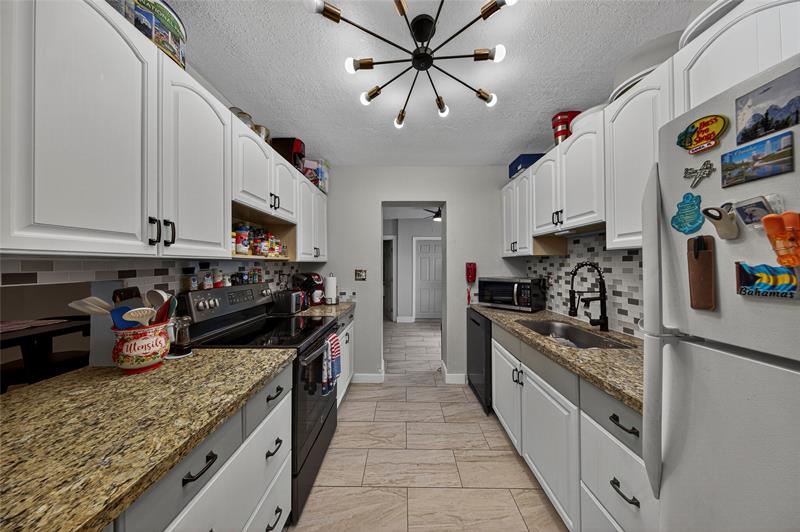 Image 9 of 22 For 640 28th Way