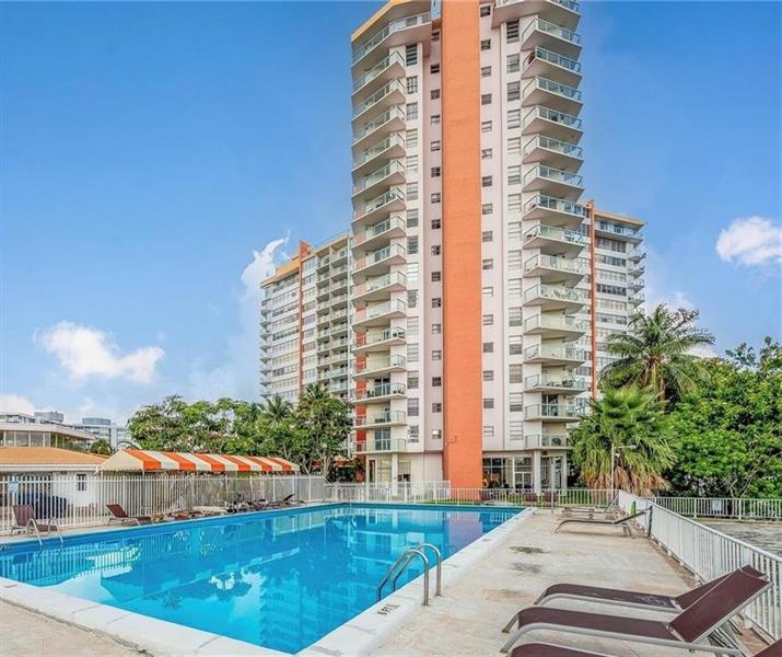 Image 15 of 16 For 1301 Miami Gardens Dr  723w