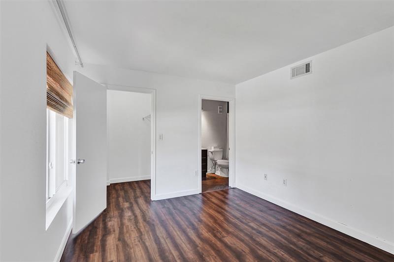 Image 13 of 37 For 2371 33rd St  706