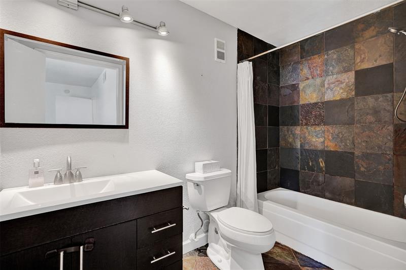 Image 16 of 37 For 2371 33rd St  706