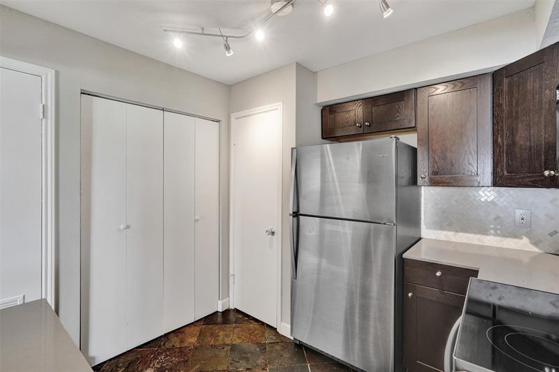 Image 17 of 37 For 2371 33rd St  706